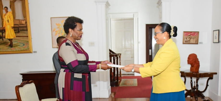 Embajadora Elizabeth Taylor Jay presentó cartas credenciales ante el Gobierno de Barbados